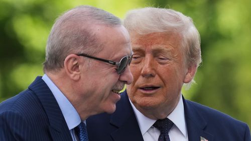Illustrasjon av Trump åpner for F-35 til Tyrkia