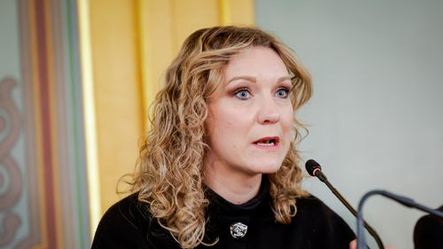 Illustrasjon av Kaller Tiktok inn på teppet