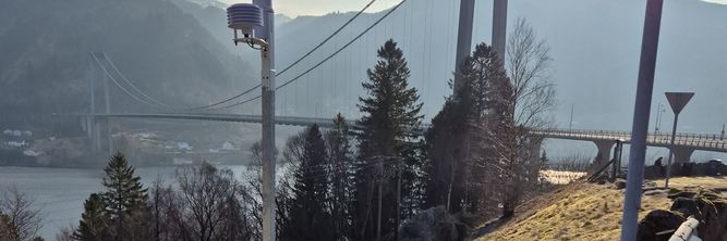 Illustrasjon av Med nye klimastasjoner kan entreprenørene strø mer presist