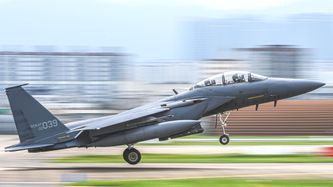 Illustrasjon av Kampfly kolliderte fordi pilotene tok selfier