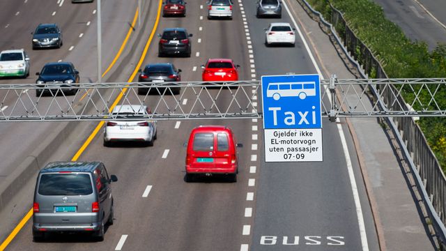 Endelig fjernes elbilene fra kollektivfeltet