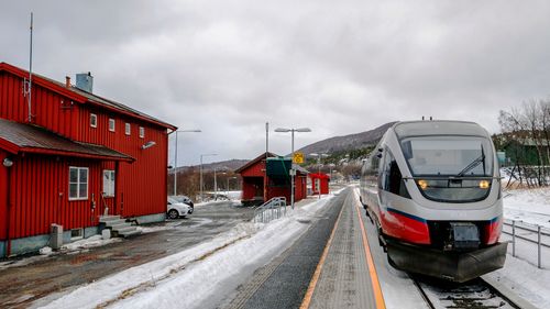 Illustrasjon av Oppdaget sikkerhetskritisk feil i sporet etter arbeid – Bane Nor vil ha pengene tilbake