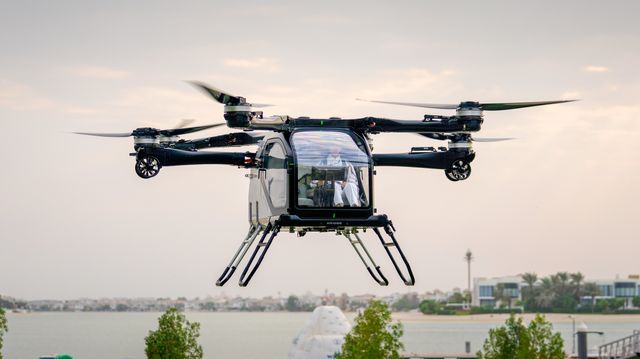 Verdens første flybilfabrikk er i drift – 7000 kunder i kø