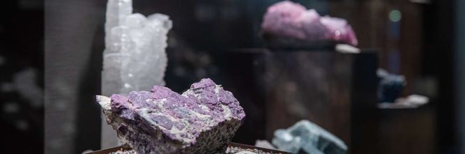 Illustrasjon av Kvifor sølv drep vampyrar – og andre steinmytar