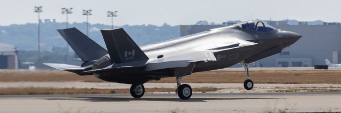 Illustrasjon av Nytt kampfly tar av for første gang