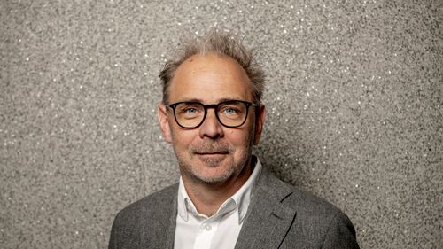 Illustrasjon av Bygde KI-plattform på tre uker – lot den ta rektorsamtalene