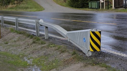 Illustrasjon av Mistenker at bilene våre har blitt for tunge for rekkverkene
