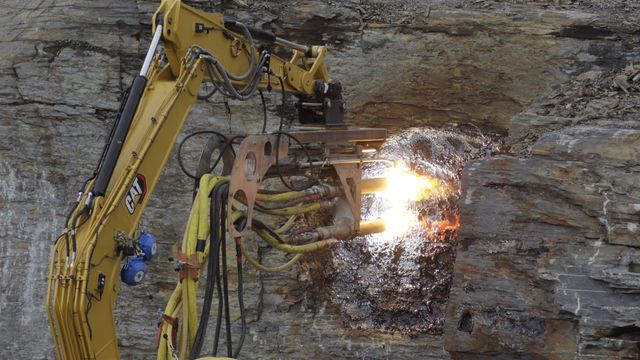 Denne maskinen brenner vekk berget