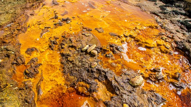 Over 130 tonn tungmetaller renner ut i elva hvert år – utslippet kan bli en ressurs 