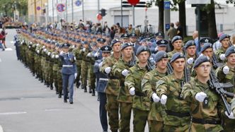 Illustrasjon av 3500 soldater deltar i kongens gravferd