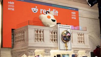 Illustrasjon av Nettforumet Reddit tas inn i prestisje­tung aksjeindeks