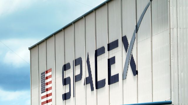 SpaceX handler nettverksspektrum for milliarder