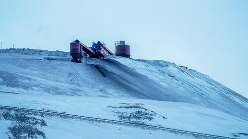 Vil ha sterkere statlig kontroll over energiforsyningen på Svalbard