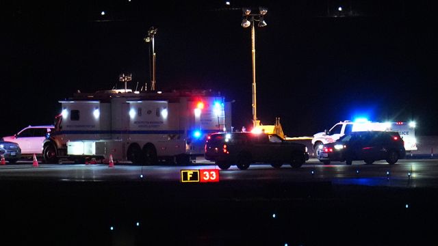 Passasjerfly kolliderte med militærhelikopter og styrtet i Washington