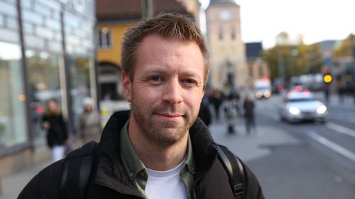Illustrasjon av 500 eksperter sier nei til EUs overvåkingsforslag