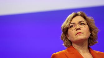 Illustrasjon av EU varsler tøffere grep mot skytjeneste-giganter