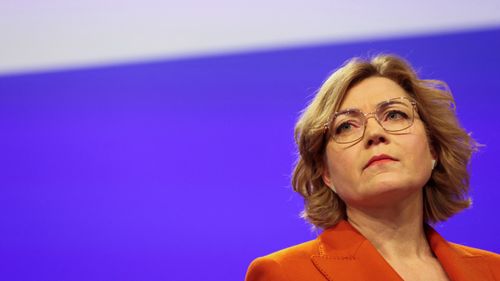 Illustrasjon av EU varsler tøffere grep mot skytjeneste-giganter