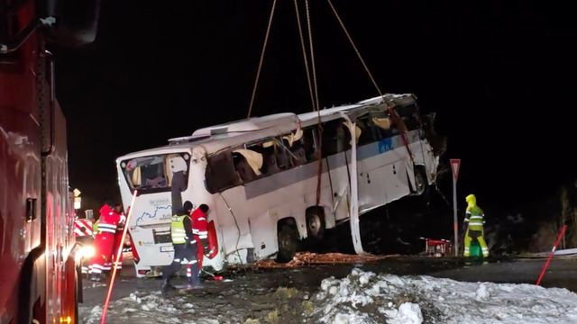 Et barn er blant de omkomne i bussulykken