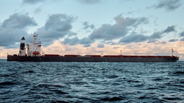 Sverige ber kinesisk skip seile mot svensk farvann etter kabelkutt