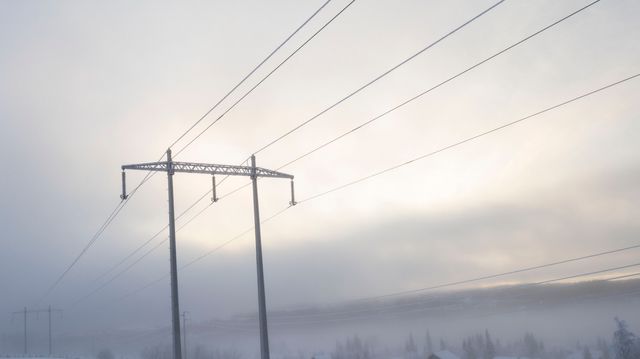 Lite vind og linjer ute av drift gir høyere strømpris