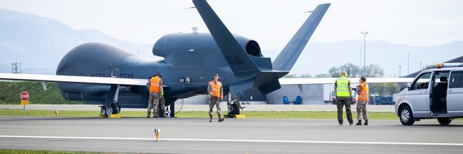 Illustrasjon av Natos «superdrone» i Norge