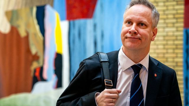 Samferdselsministeren: – Alvorlig at togene står så lenge som de har gjort i dag