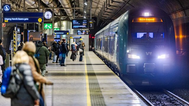 Etter dystre rushtidstall: Små grep har gitt bedre flyt i togtrafikken gjennom Oslo