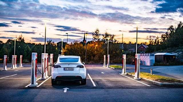 Plukket fra hverandre battericeller fra Tesla og BYD – resultatet overrasket