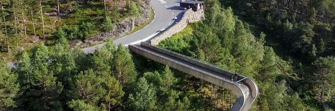 Illustrasjon av Parkeringskaos ved panoramapunktet – nå må det bygges ut