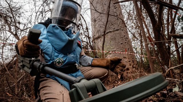 Måtte skrive under på klausul for å fortsette å rydde miner med USA-midler