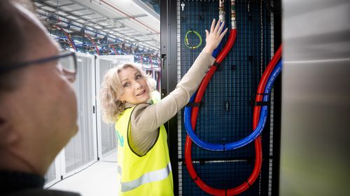 Illustrasjon av Regjeringen Heiagjeng må komme med kraftigere datasenter-politikk