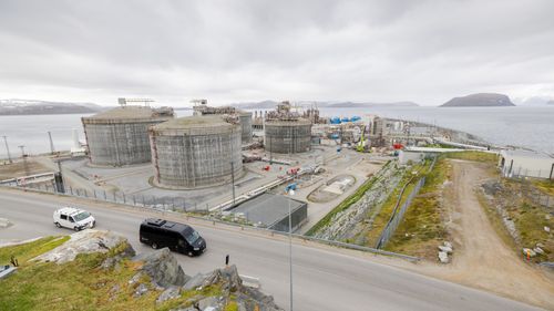 Illustrasjon av Bellona anmelder Equinor for farlige arbeidsforhold på Melkøya