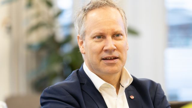 Ni av ti tog i rute i mai: – Det går i riktig retning