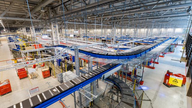 I år sorteres julegavene for første gang med monstermaskin