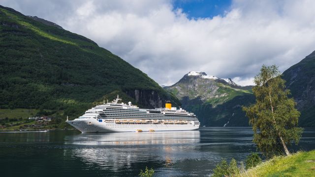 NRK: Cruiseskip legger til utenfor Geiranger for å omgå utslippskrav