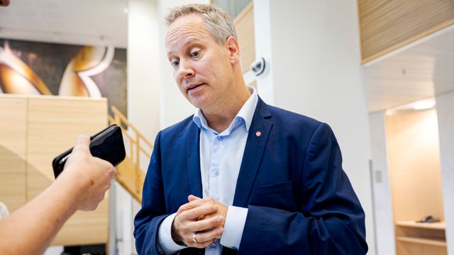 Høyre kaller samferdselsministeren inn på teppet på grunn av togkaoset