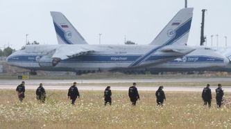 Illustrasjon av DNA og mistenkelig antenne funnet etter tysk dronehendelse