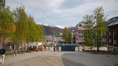 Illustrasjon av RiksTV advarer mot lokale Telenor-monopol