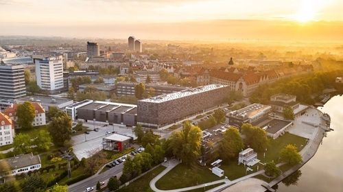 Illustrasjon av Universitet med bånd til NTNU får materialnekt fra Kina