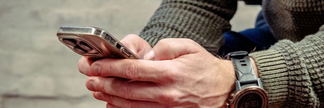 Illustrasjon av Nesten alle mobiloperatørene bryter krav til ID-kontroll