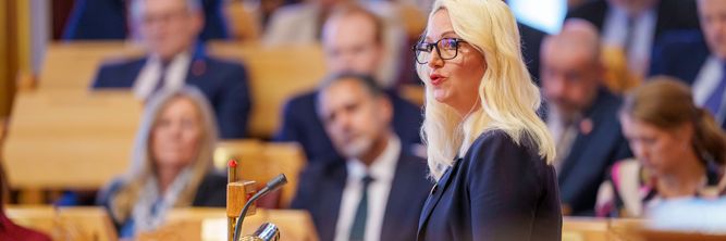 Illustrasjon av SV vil ​straffe teknologiselskaper som tillater voldelige kulter