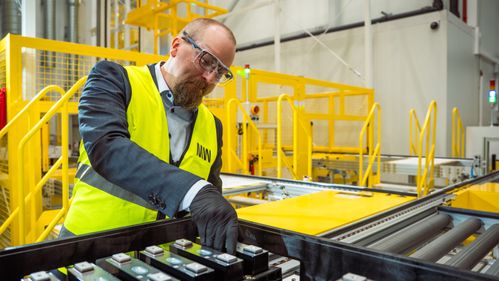 Illustrasjon av Starter levering av celler til tunge maskiner