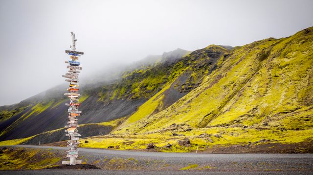 Nå bygger Forsvaret nytt på den viktige vulkanøya i vest