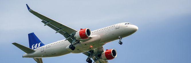 Illustrasjon av SAS-fly med norske piloter forsøkte å ta av fra taksebane