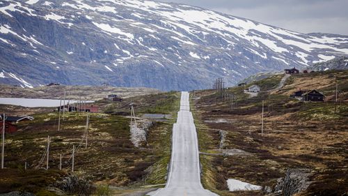Illustrasjon av Rekordlite snø på fjellet i sør – strømprisen reddes av regnfull vinter