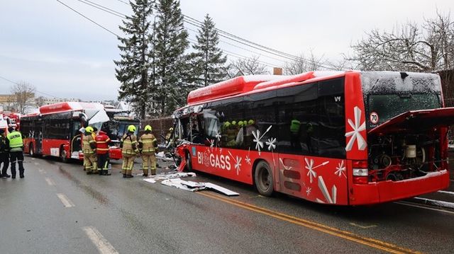 Bussjåfører dør i ulykker bilister overlever – bussens konstruksjon får skylden