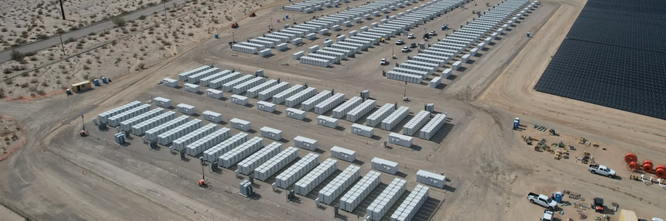 Illustrasjon av Nytt Trump-vedtak stanser kinesiske batterier og vekselrettere