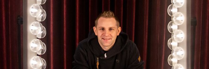 Illustrasjon av Max Schrems ber EU fase ut amerikansk sky