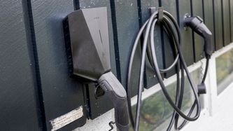 Illustrasjon av Easee jobber seg opp etter salgsforbudet – tapte 232 mill. i fjor