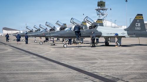 Illustrasjon av Treningsflyet til kommende F-35-piloter er satt på bakken